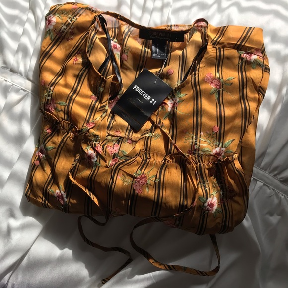 Long sleeve patterned blouse 🌺 - Picture 2 of 4